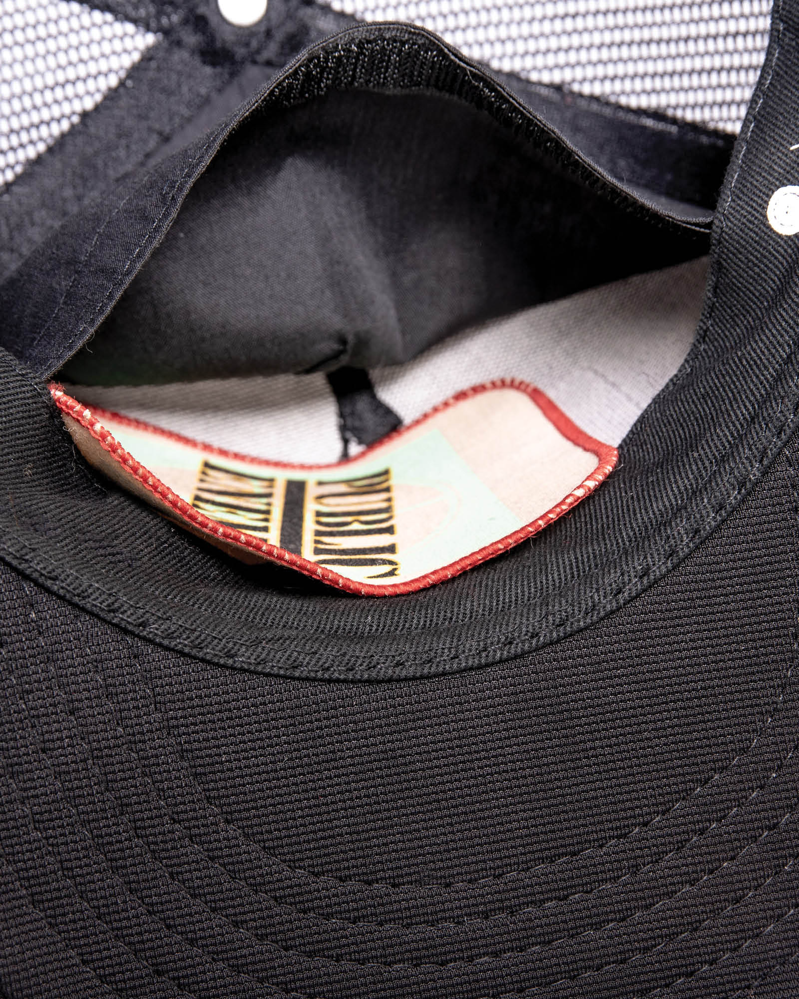 Inner secret pocket of black Gallery Cap