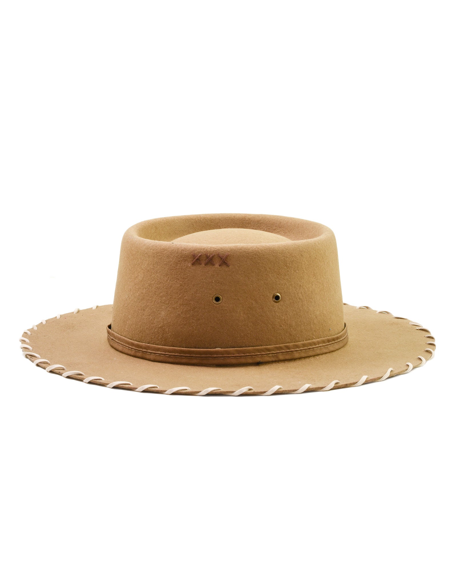 FallenBROKENstreet Pathfinder Felt Hat made from 100% Australian wool. Wide brim with whipstitch detail, grosgrain ribbon band, ventilation eyelets, and leather inner band. A rugged yet refined unisex design built for festivals, travel, and sun protection.