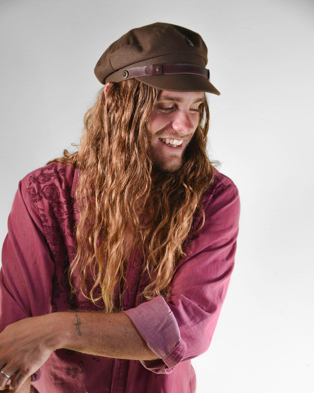 man wearing the sea fisherman cap on a grey background
