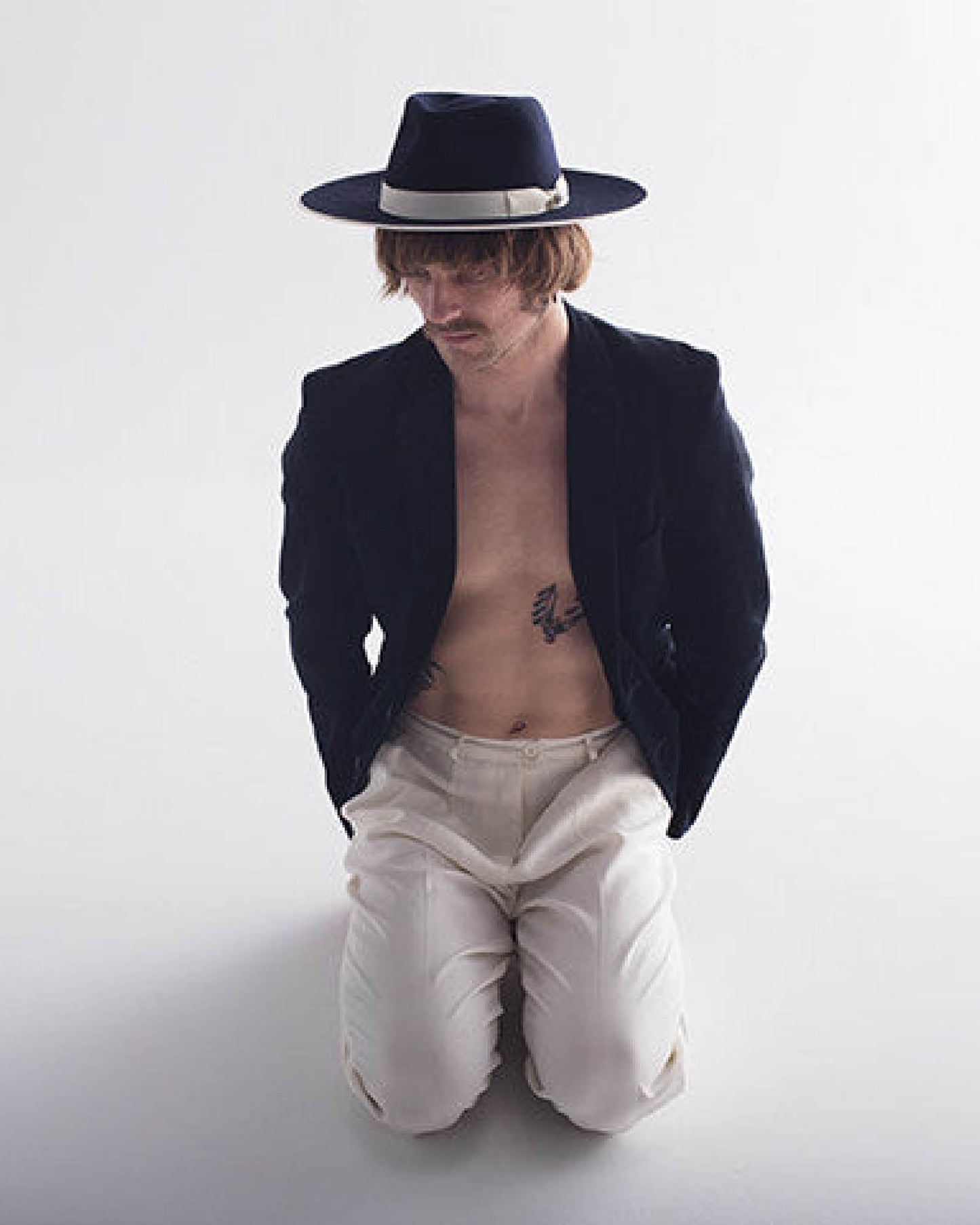 The TripTych Series Felt Hat - Triangle - Navy/White